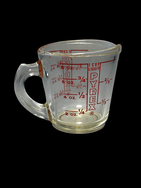 Vintage Pyrex 1-Cup Measuring Cup with D Handle & Red Lettering – Mid-Century Collectible Kitchenware (1950s-1970s)