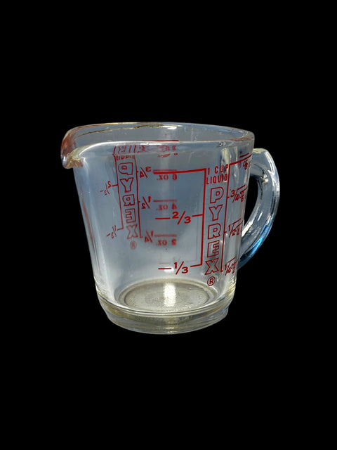 Vintage Pyrex 1-Cup Measuring Cup with D Handle & Red Lettering – Mid-Century Collectible Kitchenware (1950s-1970s)