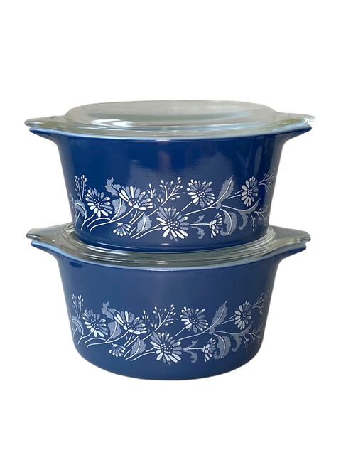 1970s Pyrex Colonial Mist Blue and White Daisy Casserole Set with Lids – Great Condition