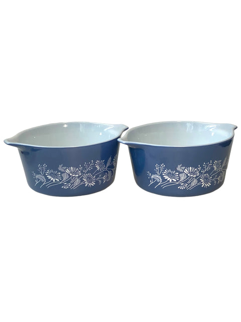 1970s Pyrex Colonial Mist Blue and White Daisy Casserole Set with Lids – Great Condition